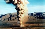 Imagem da exploso do teste nuclear em Yucca Flat - EUA.