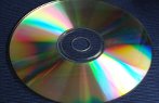 Imagem de um CD de policarbonato.