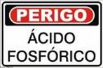 Placa de advertncia para o cido fosfrico. O cido fosfrico causa irritaes quando em contato com algumas partes do corpo, porm a queimadura pode no aparecer imediatamente. Ingesto pode provocar vmitos, dores abdominais, choque, diarreia sangunea e severos danos abdominais. Pode contaminar cursos de guas, tornando-os imprprios para uso em qualquer finalidade. <br/><br/> Palavras-chave: cido fosfrico. Funes inorgnicas. Substncia txica.