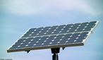 Painel solar capta a energia solar e armazena em baterias. <br /><br /> Palavras-chave: Novos materiais. Tecnologia. Energia.