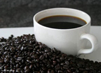 Ilustrao representando gros de caf com uma xcara da bebida. O caf  uma bebida que contm cafeina, composto qumico e  uma substncia estimulante. <br/><br/> Palavras-chave: Caf. Cafena. Estimulante.