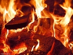 Para ocorrer um processo de combusto precisa-se de um combustvel e comburente, assim a madeira precisa de calor, fogo e oxignio, liberando gs carbnico. <br/><br/> Palavras-chave: Gases. Fogo. Poluio atmosfrica. Meio ambiente.