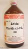 Frasco de cido Clordrico P.A. (para Anlise). O cido clordrico  uma soluo aquosa de cloreto de hidrognio. Apresenta-se como um lquido fumegante claro e ligeiramente amarelado, com odor pungente e irritante.  utilizado principalmente para limpeza e tratamento de metais ferrosos, flotao e processamento de minrios, acidificao de poos de petrleo, regenerao de resinas de troca inica, na construo civil, neutralizao de efluentes, fabricao de produtos para a indstria de alimentos e farmacutica, entre muitos outros. <br/><br/> Palavras-chave: cido clordrico. Cloreto de hidrognio. Hidreto clordrico. Reagentes de laboratrio. cidos inorgnicos.