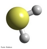 Representao da molcula de cido sulfdrico em 3D.  um composto corrosivo, venenoso e gasoso no seu estado natural que consiste em dois tomos de hidrognio e um de enxofre. Encontrado no gs sinttico do carvo, no gs natural e nos tipos de petrleo que contm enxofre; caracteriza-se pelo odor de ovos podres. <br/><br/> Palavras-chave: cido sulfdrico. Funes inorgnicas. Tabela peridica. Ligao qumica.