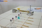 Foto tirada no Colgio Estadual do Paran, no laboratrio de Qumica, para identificao de elementos qumicos pelo teste de chama. <br/><br/> Palavras-chave: Material de laboratrio. Teste de chama. Elementos qumicos. Tabela peridica.