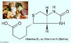 A biotina, também conhecida como vitamina H, vitamina B7 ou vitamina B8, é uma molécula da classe das vitaminas que funciona como o fator enzimático. Funciona no metabolismo das proteínas e dos carboidratos. Ela age diretamente na formação da pele e indiretamente na utilização dos hidratos de carbono (açúcares e amido) e das proteínas. Tem como principal função neutralizar o colesterol (diretamente ligado à obesidade). É uma vitamina hidrossolúvel. <br/><br/> Palavras-chave: Vitamina B7. Biotina. Vitamina H. Vitaminas. Química orgânica. Bioquímica.