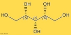 Xilitol  um adoante natural encontrado nas fibras de muitos vegetais, incluindo milho, framboesa, ameixa, entre outros. Tambm pode ser extrado de alguns tipos de cogumelo. <br/><br/> Palavras-chave: Xilitol. Adoante natural.