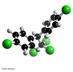 O DDT (diclorodifeniltricloretano), potente veneno utilizado no terceiro mundo para o controle de pragas e endemias, altamente solvel na gua e na gordura, que permanece por mais de vinte anos com sua estrutura molecular inalterada, e que foi encontrado no tecido de animais no rtico, o que prova que todo planeta est contaminado. <br/><br/> Palavras-chave: Diclorodifeniltricloretano. Inseticida. Veneno.