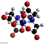 Representação de uma molécula de EDTA em 3D. O EDTA é um ácido que atua como ligante hexadentado, ou seja, pode complexar o íon metálico através de seis posições de coordenação.É usado como descolorante para cabelos; pode ser também utilizado na fabricação de pães e derivados na indústria alimentícia. Também é usado durante tratamento endodôntico por ter uma função quelante e retirar íons cálcio (Ca2+). Essa afinidade com o cálcio, faz com que seja também utilizado como anticoagulante. <br/><br/> Palavras-chave: EDTA. Ácido. Quelante. Ácido etilenodiamino tetra-acético.