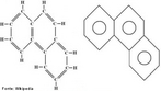 Fórmula estrutural do fenantreno. Fenantreno é um hidrocarboneto aromático policíclico composto de três anéis de benzeno fundidos. O nome fenantreno é um composto de fenil e antraceno. Ele fornece a estrutura básica para os esteroides. Na sua forma pura é encontrado no alcatrão do tabaco (como por exemplo dos cigarros) e é uma conhecida substância irritante e fotossensitizante da pele. O fenantreno aparece como um pó branco tendo fluorescência azulada. <br/><br/> Palavras-chave: Fenantreno. Química do Carbono. Substância. Ligações químicas.