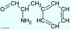 A fenilalanina contém um radical fenila ligado à um grupamento metileno. É um aminoácido essencial, sendo também um dos aminoácidos aromáticos que exibem propriedades de absorção de radiação ultravioleta, com um grande coeficiente de extinção. Esta característica é geralmente empregada como uma ferramenta analítica e serve para qualificar a quantidade de proteína em uma amostra. A fenilalanina possui papel-chave na biossíntese de outros aminoácidos e de alguns neurotransmissores. É também o aminoácido aromático mais comum em proteínas e enzimas; representa cerca de 4% dos aminoácidos das proteínas do nosso organismo. Pão, ovos, vísceras, miúdos são ricos em fenilalanina.  Nome IUPAC: Ácido 2-amino-3-fenil-propanoico. Abreviatura (Phe). <br/><br/> Palavras-chave: Fenilalanina. Aminoácidos. Química orgânica. Bioquímica.