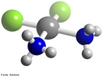 Representação de uma molécula em isomeria cis em 3D. Os isômeros são compostos que possuem a distribuição espacial diferente. Este tipo de isomeria ocorre caso existam ligações duplas ou cadeia fechada ou se os ligantes estiverem ligados à carbonos diferentes. Os isômeros podem ser classificados como cis (Z) ou trans (E). Cis (Z) - quando os ligantes de maior massa situam-se do mesmo lado da molécula. Trans (E) - quando os ligantes de maior massa não se situam do mesmo lado da molécula.  Palavras-chave: Isomeria cis. Molécula. Isomeria geométrica.